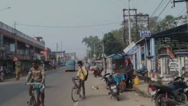 পশ্চিম মেদিনীপুর জেলার অন্যান্য জায়গার মতো ক্ষীরপাই পৌরসভার ঘাটাল চন্দ্রকোনা রাজ্য সড়কের প্রায়  ৩ কিমি পথ প্রতিনিয়ত দখল করে চলেছিল ইমারতি দ্রব্য। 