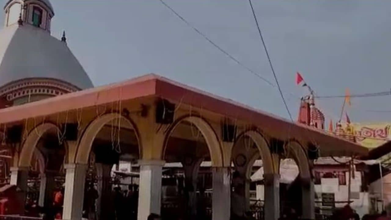 Tarapith Temple: হঠাৎ বিকট শব্দ! হুড়মুড়িয়ে ভেঙে পড়ল মন্দির চত্বরে থাকা সৌর চুল্লির যন্ত্রাংশ, আহত ৪