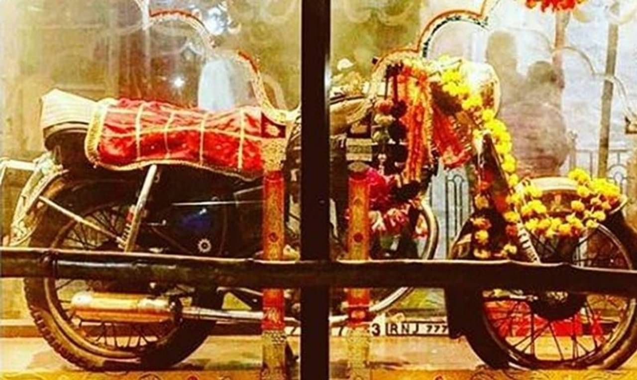 Bullet Baba Temple: যোধপুরের এই অলৌকিক মন্দির দর্শন না করলে পথে দুর্ঘটনার আশঙ্কা করেন গাড়ির চালকরা!