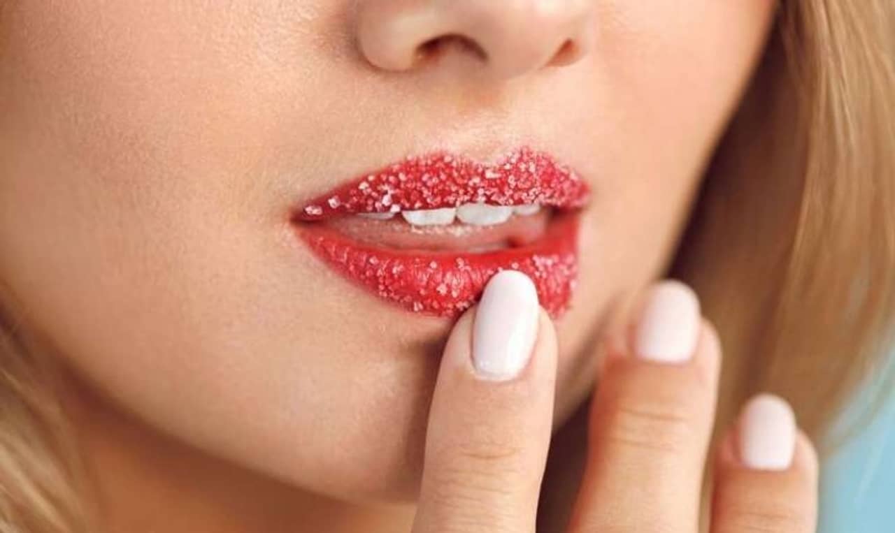 Winter Lips Care: শীতের শুরুতেই ঠোঁট ফাটার সমস্যায় জেরবার! নরম তুলতুলে ঠোঁটের জন্য এই পাঁচটি টিপস মেনে চলুন