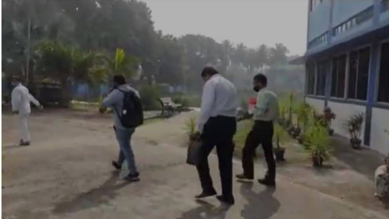 Microfinance companies: লকডাউনে কাজ গিয়েছে,চড়া সুদ মেটাব কী করে? সরকারের কাছে ঋণ মেটানোর আর্জি ঋণগ্রহীতাদের