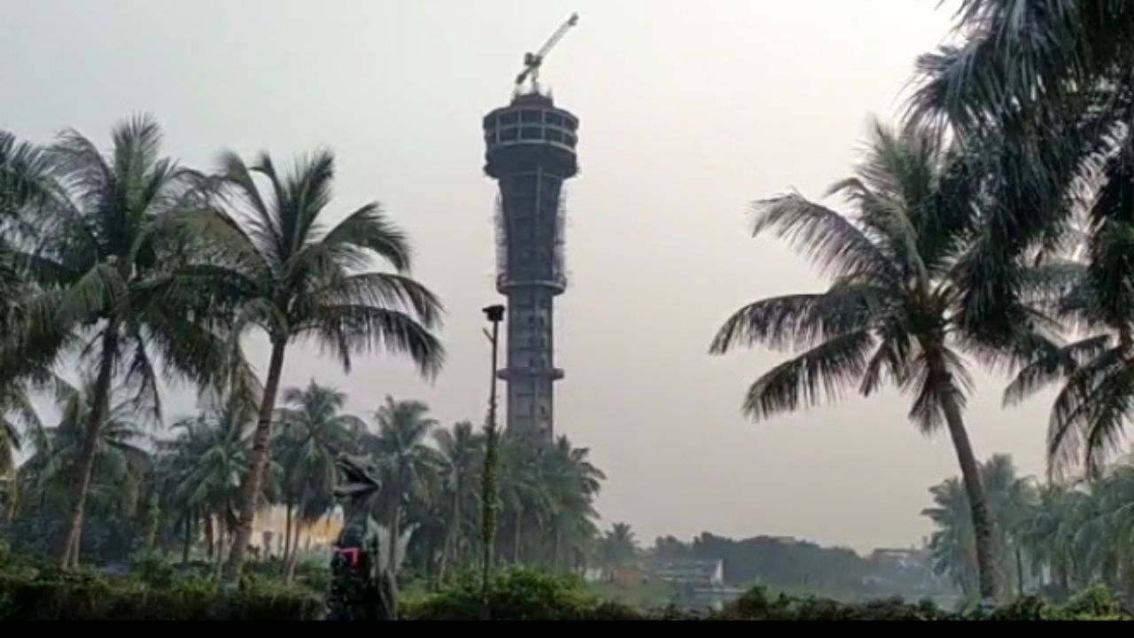 Howrah: উদ্বোধনের আগেই হেলে পড়ল দেশের অন্যতম উঁচু নির্মীয়মাণ টাওয়ার, তদন্তে হাওড়া পুরসভা