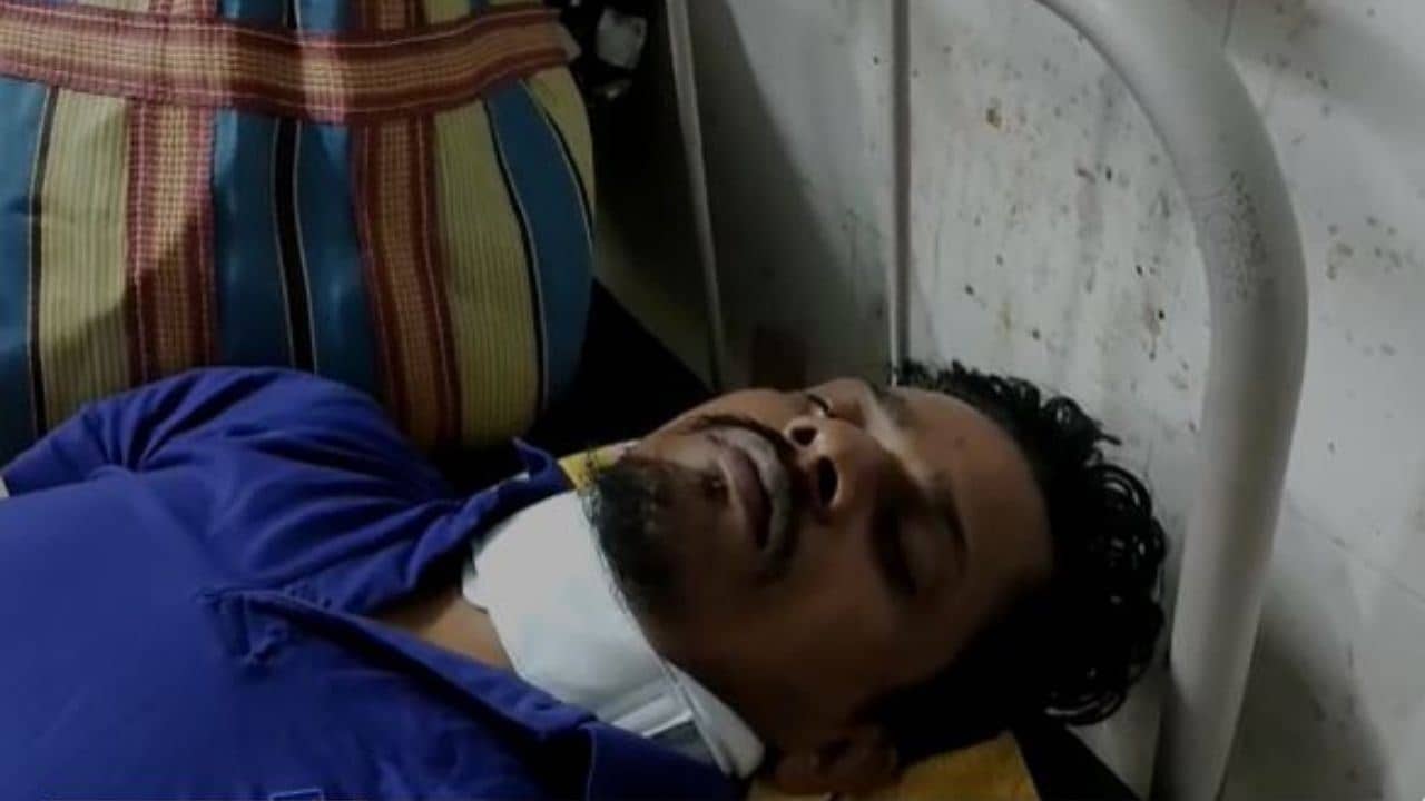 Old Man harassment: হঠাৎ বাড়িতে ঢুকে হামলা পাড়ার যুবকদের! লাঠি দিয়ে বেড়ধক মার বৃদ্ধ দম্পতিকে