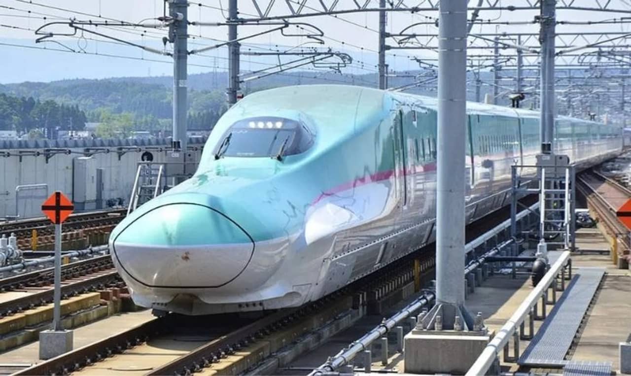 Indian Railways: বুলেট ট্রেনে চেপে দিল্লি থেকে বারাণসী পৌঁছে যাবেন মাত্র তিন ঘণ্টায়! কিন্তু কবে?