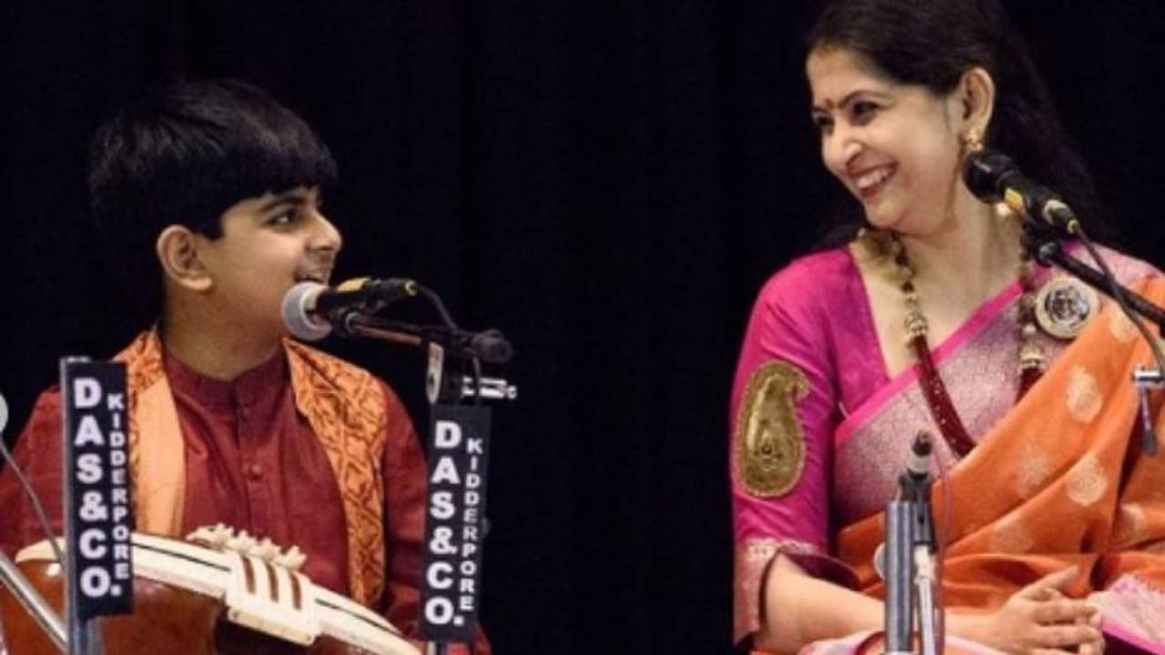 Kaushiki chakraborty: মা-ছেলের যুগলবন্দী, চোখে জল কৌশিকীর, আবেগে ভাসলেন শ্রেয়া ঘোষালও