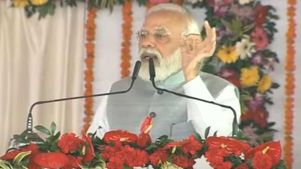 Purbvanchal Expressway Inauguration: 'পরিবারতন্ত্র উত্তর প্রদেশের উন্নয়নে বাধা হয়ে দাঁড়িয়েছিল', ভোটের আগে এক্সপ্রেসওয়ে উদ্বোধনে বললেন মোদী Purbvanchal Expressway Inauguration: 'পরিবারতন্ত্র উত্তর প্রদেশের উন্নয়নে বাধা হয়ে দাঁড়িয়েছিল', ভোটের আগে এক্সপ্রেসওয়ে উদ্বোধনে বললেন মোদী