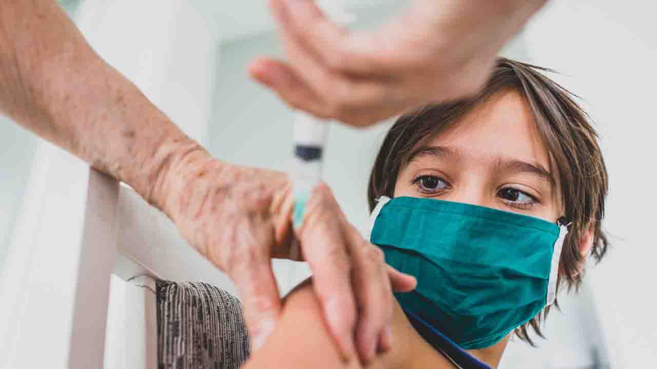 Child Vaccination: নতুন বছরে টিকা পাবে কিশোর-কিশোরীরা! বাংলায় শুরু প্রস্তুতি