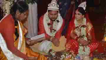 Marriage Ceremony: ভাঙল প্রাচীন রীতি, চন্দননগরে চার হাত এক করলেন মহিলা পুরুত অনীতা মুখোপাধ্যায়