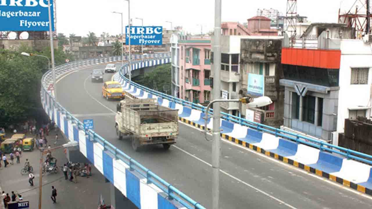 Nagerbazar Road Accident: ঝুপ করে শব্দ, নাগেরবাজার উড়ালপুল থেকে ছিটকে নিচে পড়লেন মহিলা!