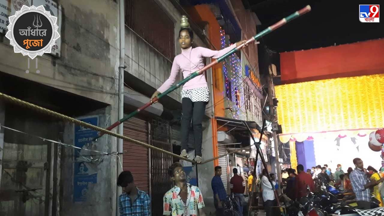 আঁধারে পুজো: এ ভাবেই ঝুলায় দোল খেতে খেতেই সরস্বতীরা শিখে যায় জীবনের ব্যালেন্স