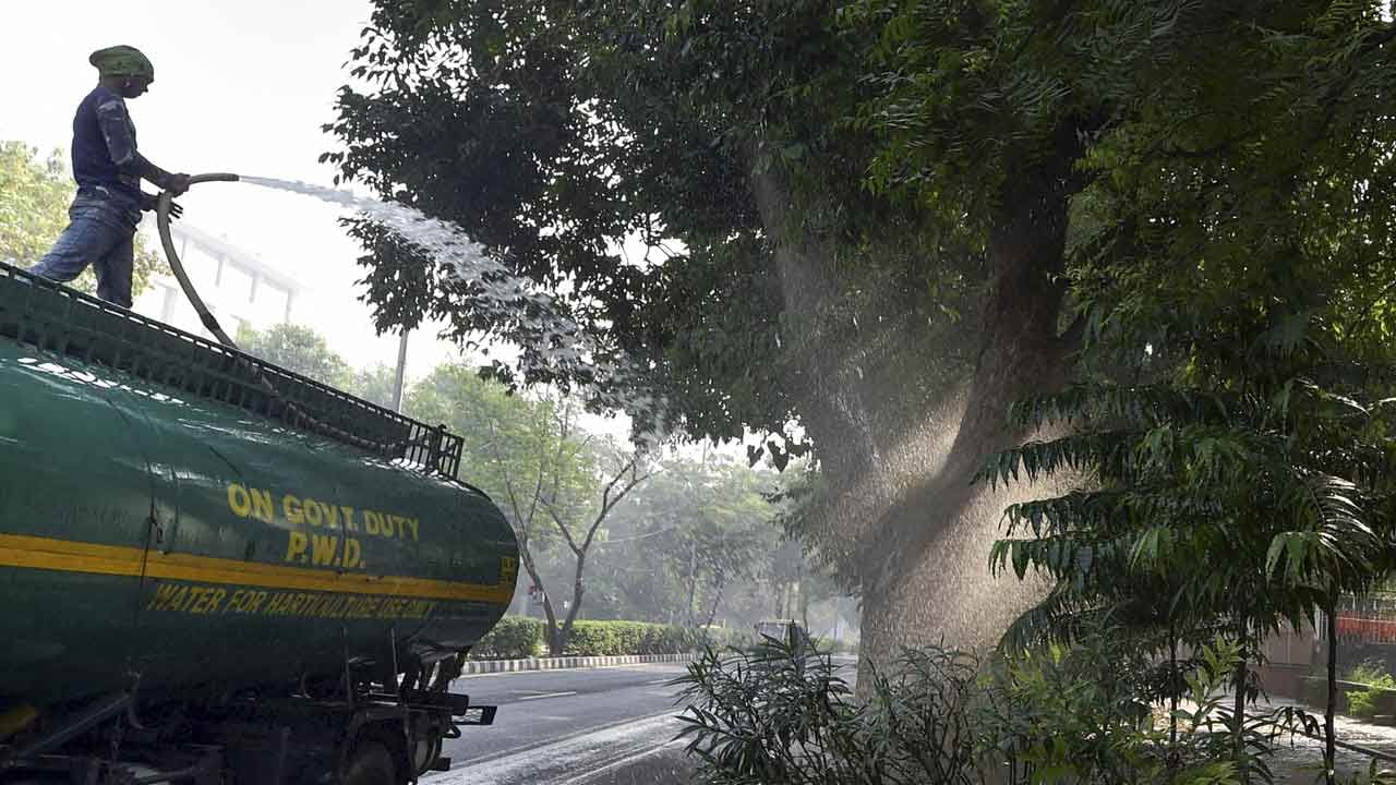 Delhi Air Pollution: দিল্লির থেকেও 'বিষাক্ত' নয়ডার বাতাস, উত্তুরে হিমেল বাতাসে কি মিলবে দূষণ থেকে মুক্তি?