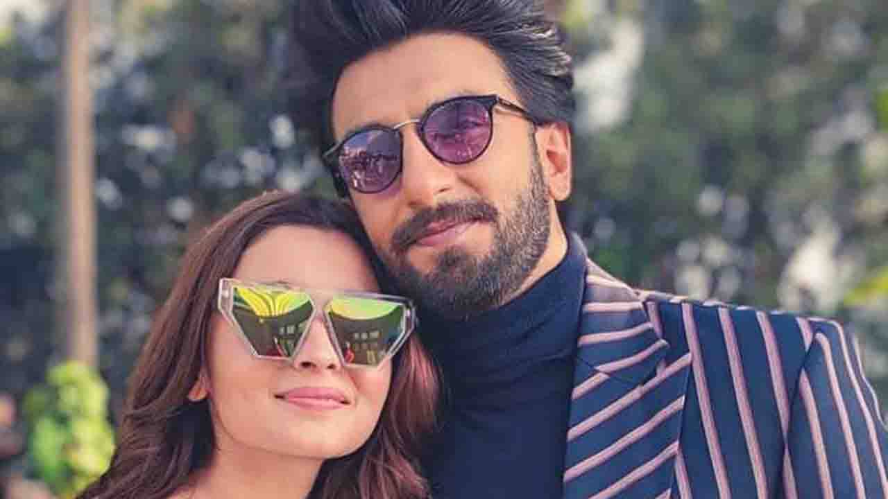 Alia-Ranveer: ভিড়ের মধ্যে দাঁড়িয়ে লাইভ কনসার্টে ব্রাউন মুন্ডে গানের তালে নাচলেন রণবীর-আলিয়া, দেখুন সেই ভিডিয়ো