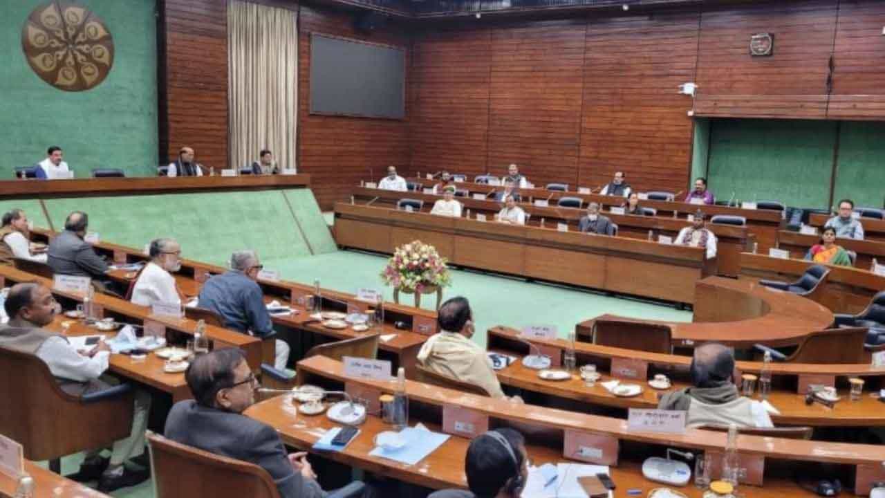 TMC in All Party Meeting: বিএসএফের এক্তিয়ার বৃদ্ধি থেকে বেকারত্ব, সর্বদলীয় বৈঠকে ১০ ইস্যুতে সরব তৃণমূল TMC in All Party Meeting: বিএসএফের এক্তিয়ার বৃদ্ধি থেকে বেকারত্ব, সর্বদলীয় বৈঠকে ১০ ইস্যুতে সরব তৃণমূল