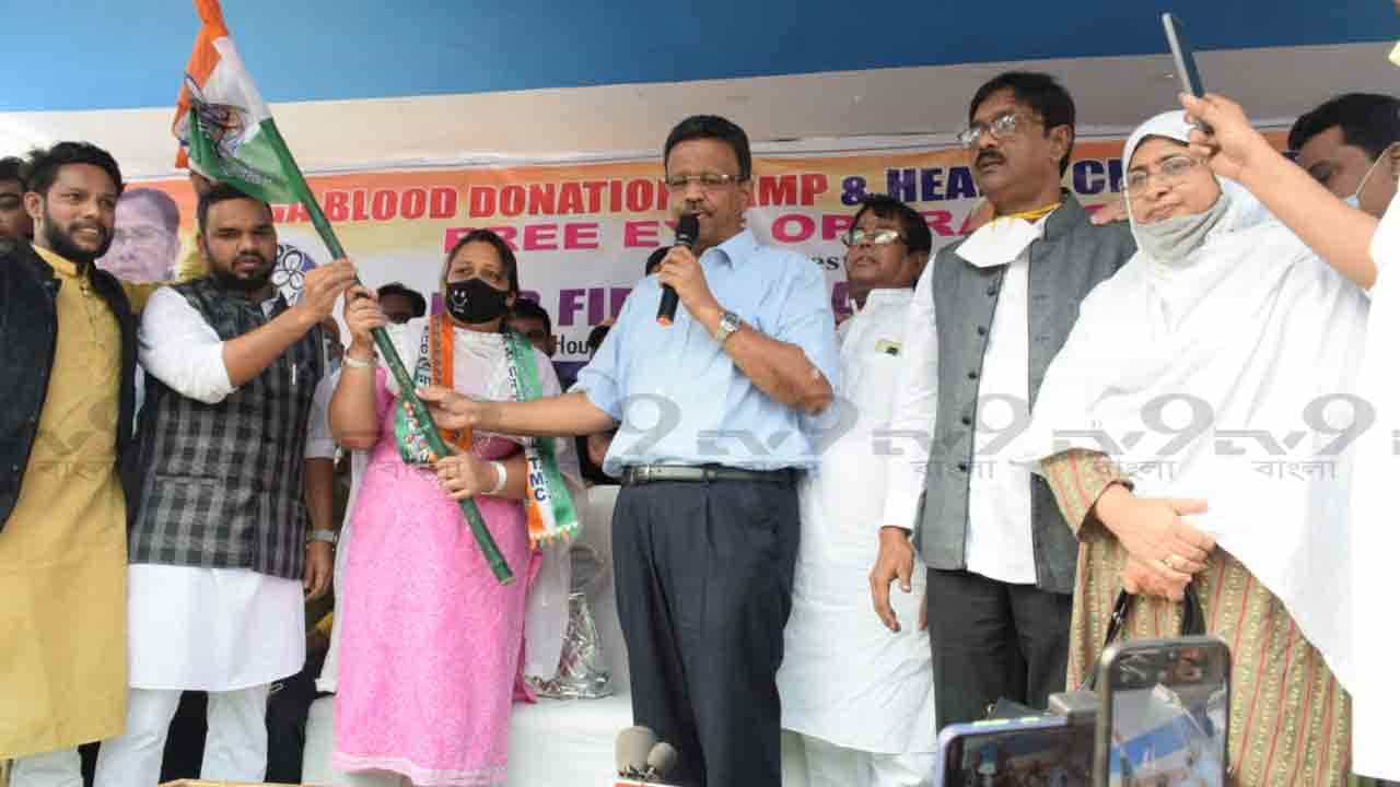 kmc election 2021: প্রার্থী তালিকায় নাম নেই, রাতারাতি 'দিদির অনুপ্রেরণা'য় সিপিএম ছেড়ে তৃণমূলে বিলকিস বেগম kmc election 2021: প্রার্থী তালিকায় নাম নেই, রাতারাতি 'দিদির অনুপ্রেরণা'য় সিপিএম ছেড়ে তৃণমূলে বিলকিস বেগম