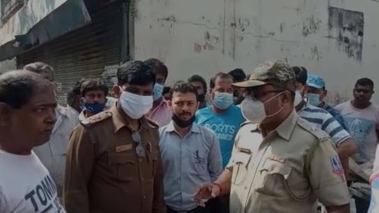 Bomb Blast: চলছিল বহুতল নির্মাণের কাজ, আচমকা পায়ে হেঁটে এসে বোমাবাজি ৩ দুষ্কৃতীর!