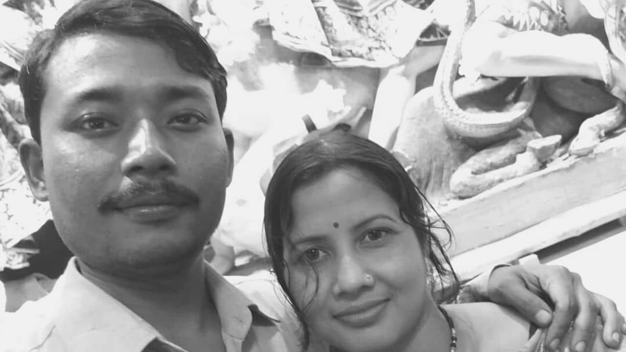 Cooch Behar: হেডফোনের তার দিয়ে বাঁধা হাত, ঘরের মধ্যেই স্ত্রী-ছেলে-সহ অধ্যাপকের নিথর দেহ, উদ্ধার দীর্ঘ ১২ পাতার সুইসাইড নোট!