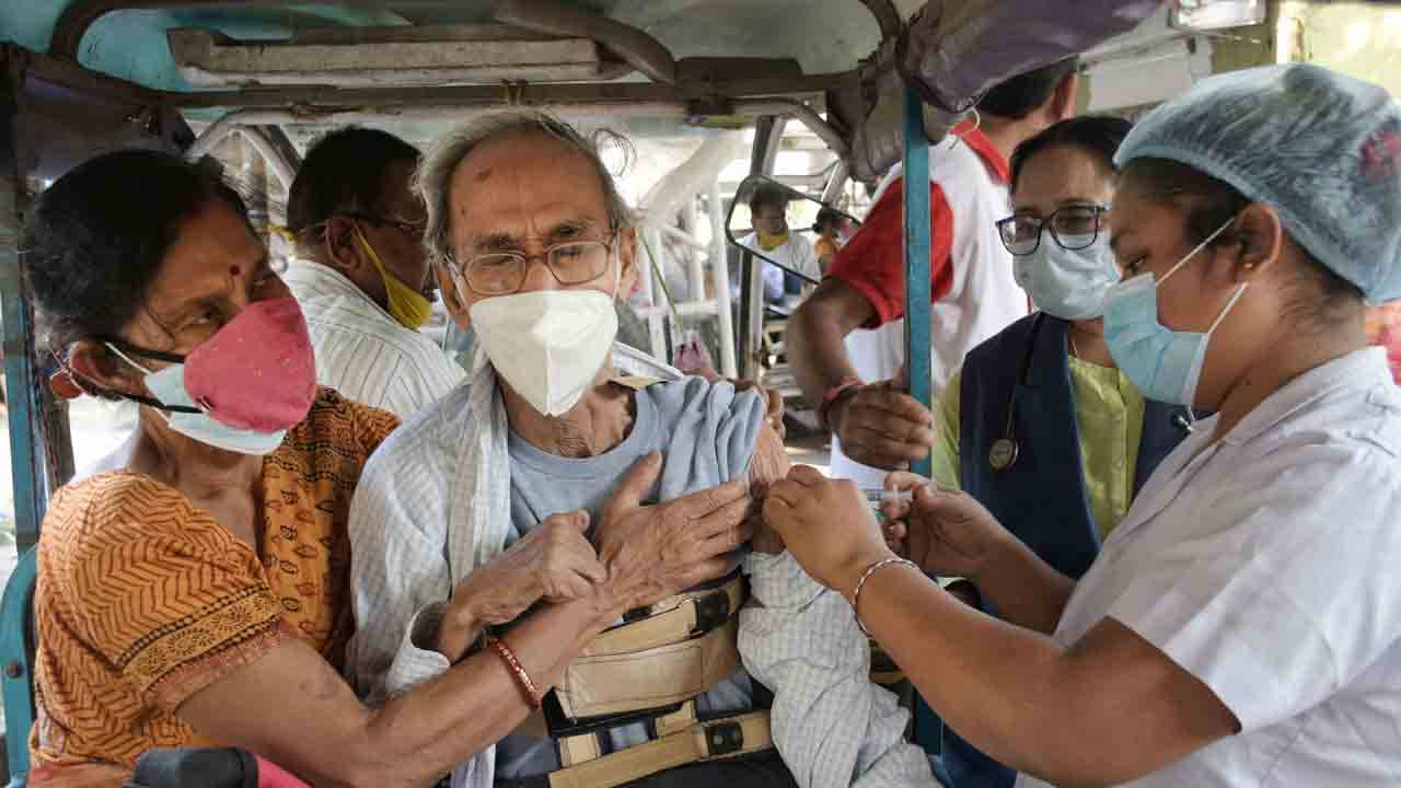 Har Ghar Dastak: এখনও পড়ে টিকার ২১ কোটি ডোজ়, হর ঘর দস্তকে জোর দিতে রাজ্যগুলিকে চিঠি স্বাস্থ্যমন্ত্রকের