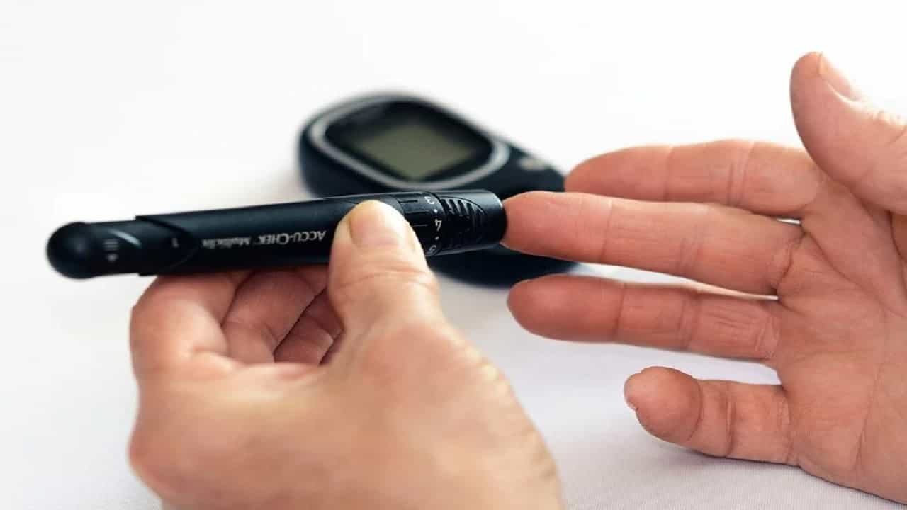 Type 2 diabetes: টাইপ ২ ডায়াবিটিসে ভুগছেন? যে ভাবে মানসিক চাপ নিয়ন্ত্রণে রাখবেন Type 2 diabetes: টাইপ ২ ডায়াবিটিসে ভুগছেন? যে ভাবে মানসিক চাপ নিয়ন্ত্রণে রাখবেন