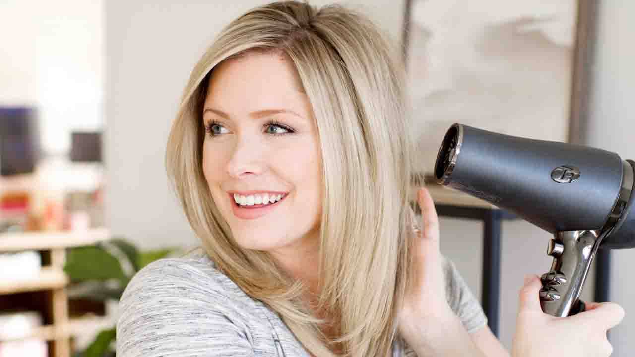 Blow Dry: ব্লো ড্রাই করার পরও চুলের সৌন্দর্য থাকছে না? এই ক্ষেত্রে কোন বিষয়গুলি মাথায় রাখবেন, জেনে নিন