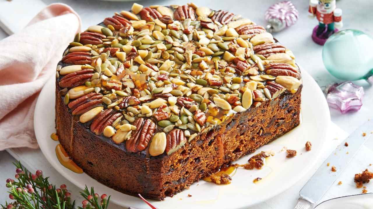 Christmas Cake Recipe: সামনেই ক্রিস্টমাস! এই সহজ পদ্ধতিতে বাড়িতেই বানিয়ে ফেলুন এগলেস ফ্রুট কেক...