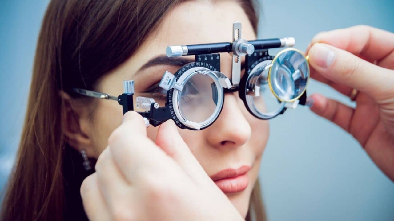 Eye Health: ঘণ্টার পর ঘণ্টা ল্যাপটপে কাজ করে চোখের বারোটা বাজছে? মাত্র ১০ সেকেন্ডে আরাম পান এই ৩ উপায়ে