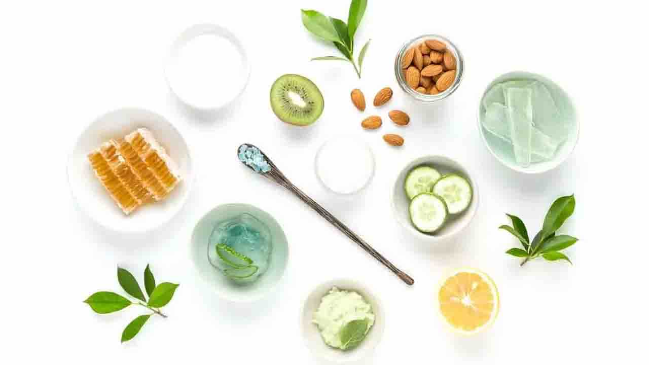 Winter Skin Care: শীতে তৈলাক্ত ত্বক আরও সংবেদনশীল হয়ে উঠেছে? এর প্রতিকার রয়েছে আপনার রান্নাঘরেই Winter Skin Care: শীতে তৈলাক্ত ত্বক আরও সংবেদনশীল হয়ে উঠেছে? এর প্রতিকার রয়েছে আপনার রান্নাঘরেই