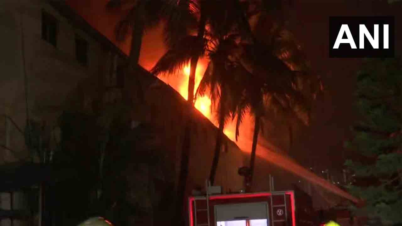 Mumbai Fire: স্যামসংয়ের সার্ভিস সেন্টারে ভয়াবহ আগুন! বড় বিপদ টললেও পকেট ফায়ারের সম্ভাবনা