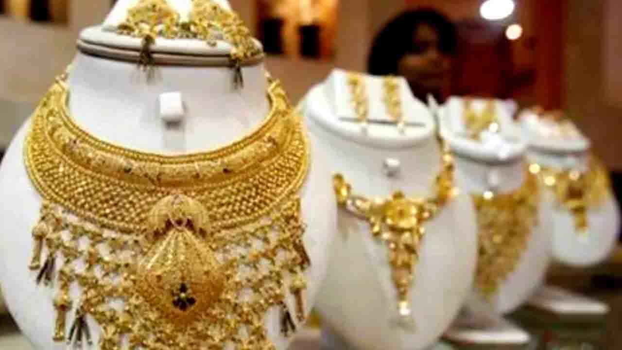 Gold Price Today: সস্তা হল সোনা-রুপোর দাম, জানুন আজ ১০ গ্রাম সোনার দাম কত