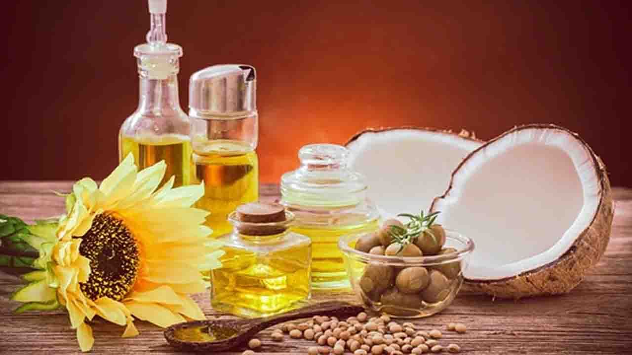 Hair Oil: চুলের সমস্যাকে চিরতরে দূর করতে বাড়িতে তৈরি করুন হেয়ার অয়েল