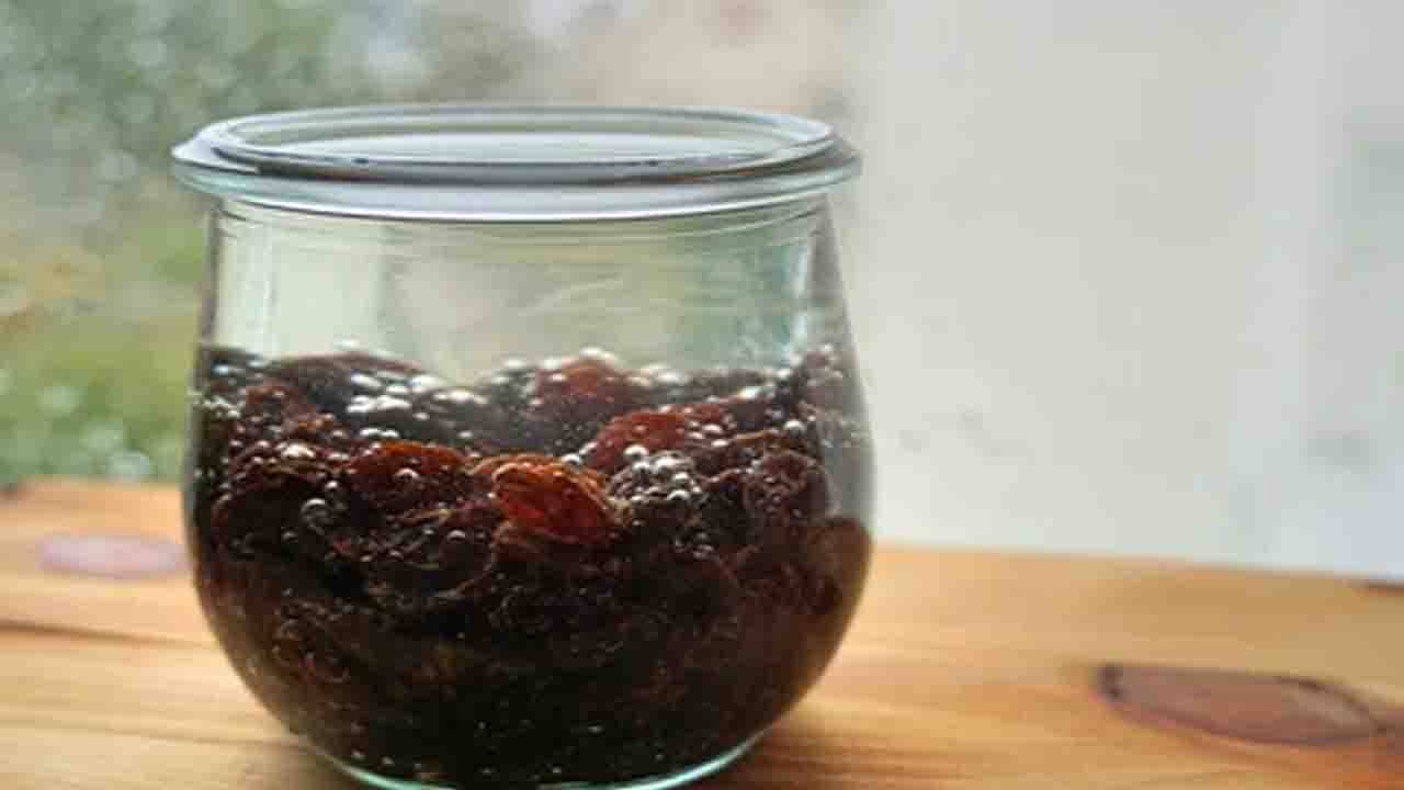 Raisin Water: সুস্থ জীবনযাপনের চাবিকাঠি রয়েছে আপনারই হাতে! নিয়মিত পান করুন কিশমিশ ভেজানো জল