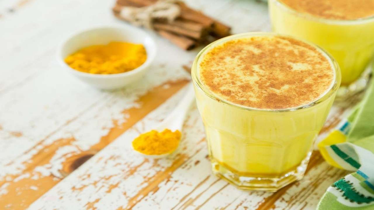 Turmeric Nutmeg Milk Eat yellow milk every night? Mix nutmeg in a
