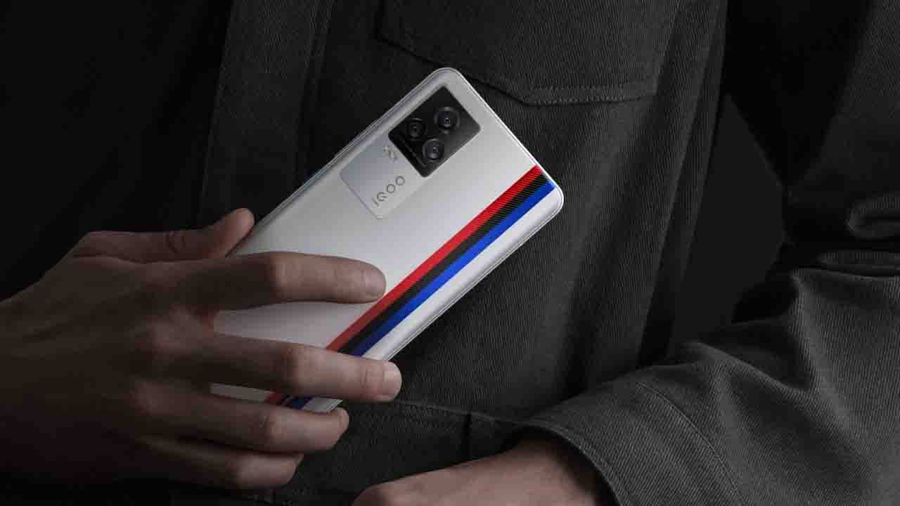 Best Smartphones Under Rs 40,000: প্রিমিয়াম অভিজ্ঞতা সঞ্চয় করতে ৪০ হাজার টাকার মধ্যে স্মার্টফোন খুঁজছেন? সেরা ৫ মডেলের তালিকা দেখে নিন