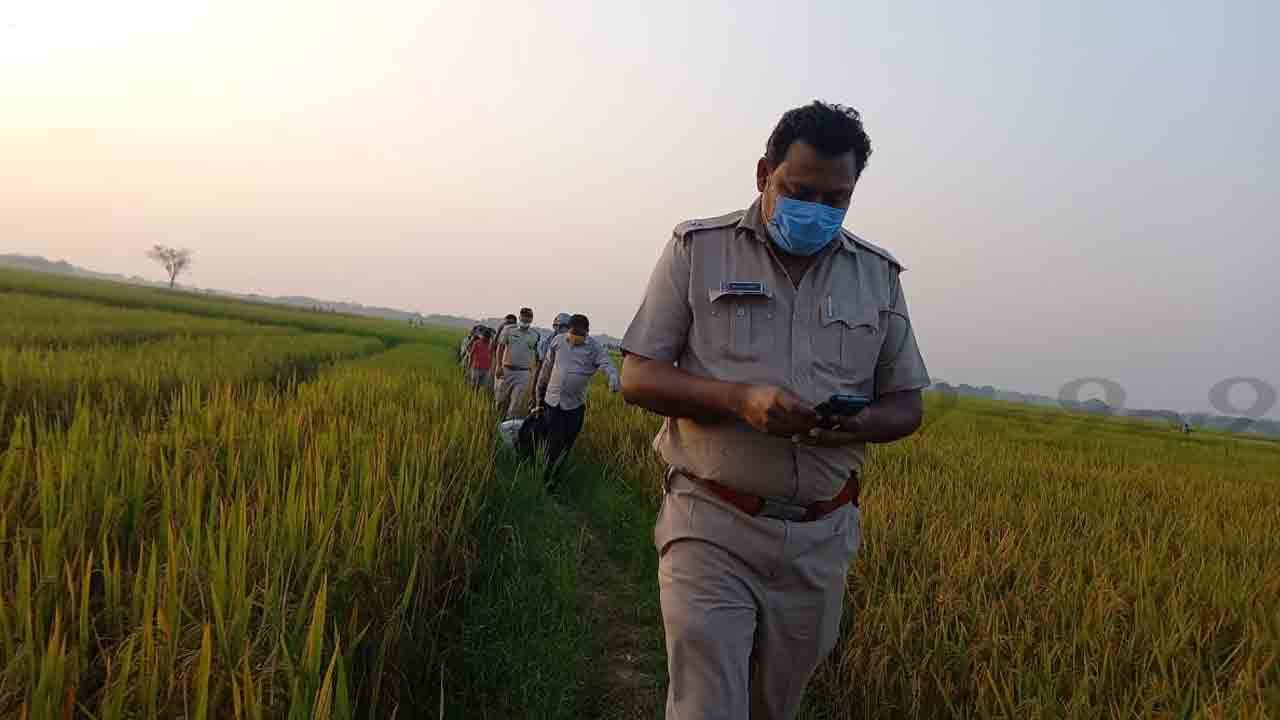Jhargram: পুলিশকে বলেছিলাম মেয়েকে খুঁজে দিন, ওরা তো লাশ এনে দিল!, ধর্ষণ করে নৃশংস খুন, কান্নায় ভাঙলেন বাবা