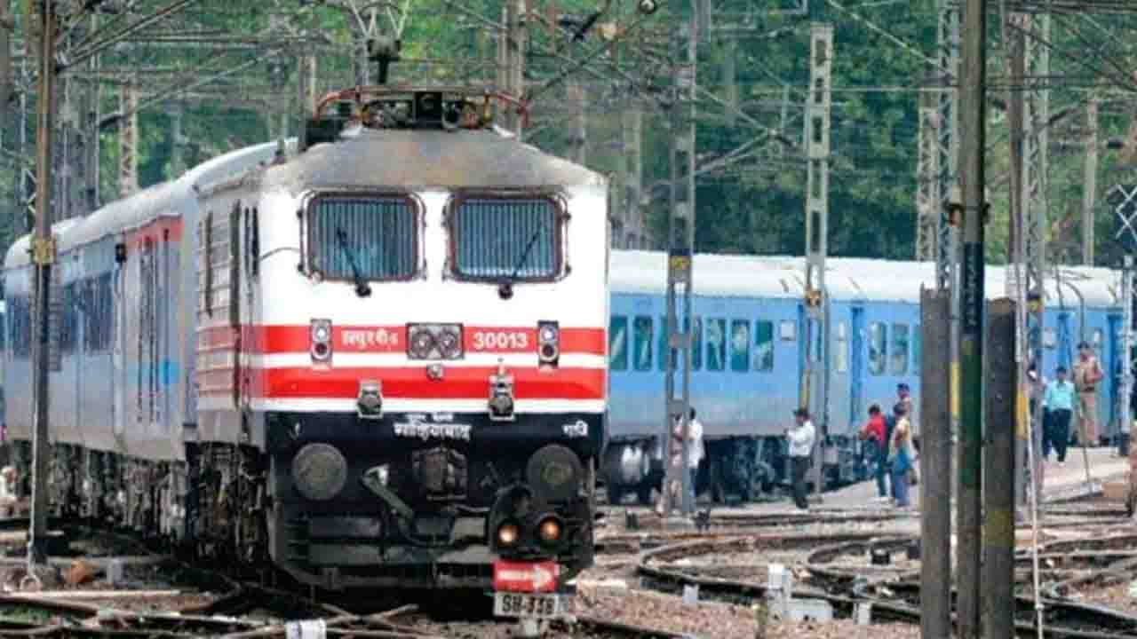 রেলওয়ের বড় সিদ্ধান্ত, এই ট্রেনগুলিতে আমিষ খাবার খাওয়া নিষিদ্ধ হতে চলেছে, জানুন কেন