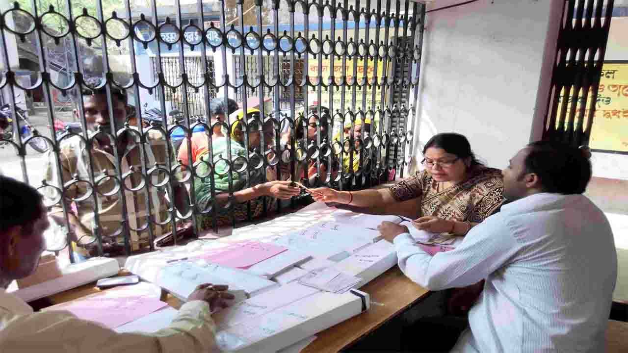 West Bengal Job: রাজ্যের খাদ্য দফতরে বিনা পরীক্ষায় সরাসরি নিয়োগ ইন্টারভিউয়ের মাধ্যমে, জানুন বিস্তারিত