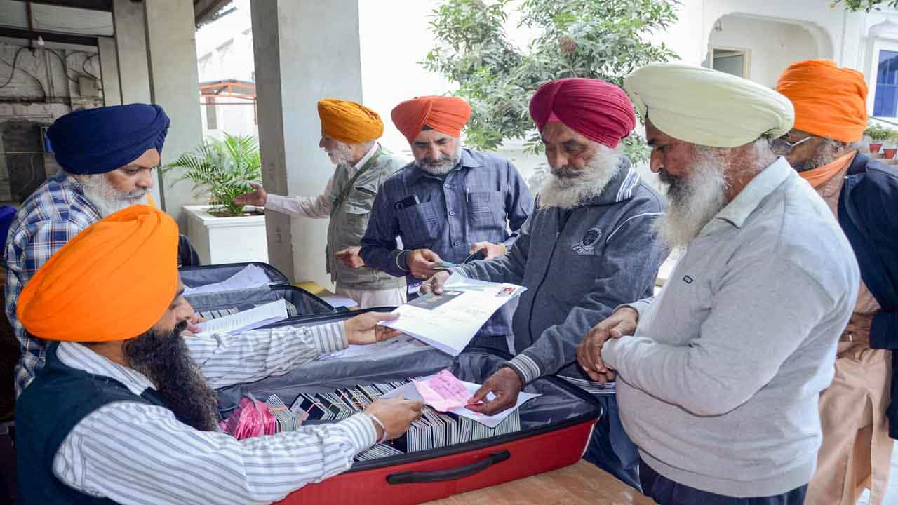 Kartarpur Sahib Corridor: গুরুনানকের জন্মজয়ন্তীর আগেই খুশির খবর, ২০ মাসের ব্যবধানে খুলছে কর্তারপুর সাহিব করিডর Kartarpur Sahib Corridor: গুরুনানকের জন্মজয়ন্তীর আগেই খুশির খবর, ২০ মাসের ব্যবধানে খুলছে কর্তারপুর সাহিব করিডর