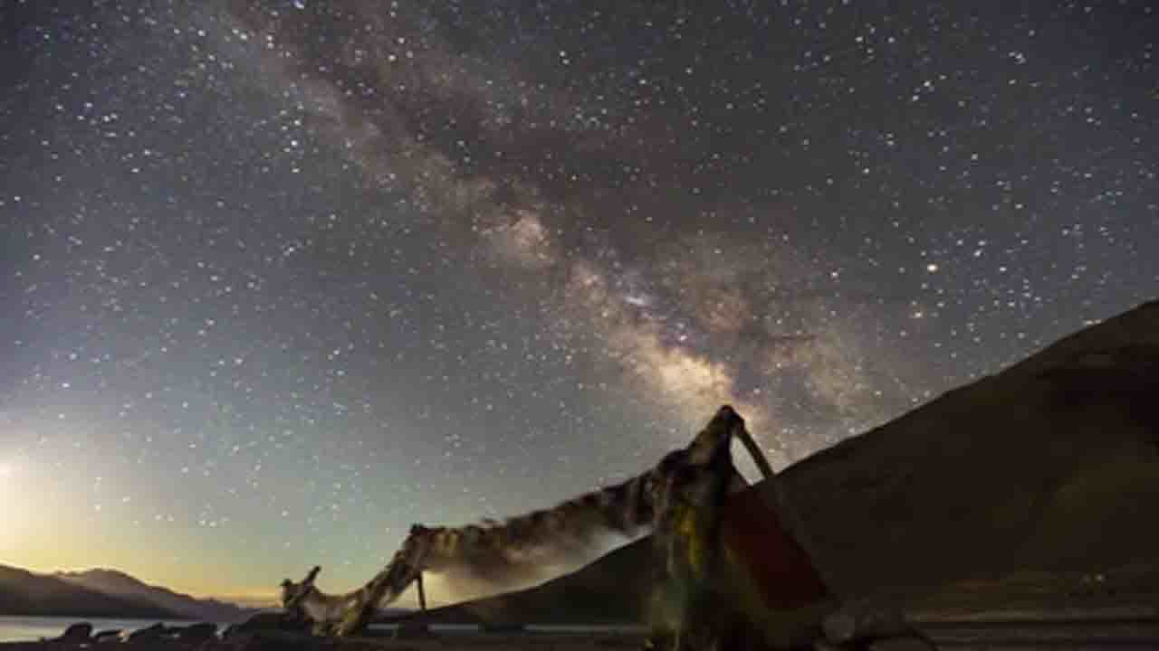 Ladakh: শীঘ্রই লাদাখের হানলেতে শুরু হতে চলেছে 'ডার্ক স্কাই স্যাঞ্চুয়ারি'! Ladakh: শীঘ্রই লাদাখের হানলেতে শুরু হতে চলেছে 'ডার্ক স্কাই স্যাঞ্চুয়ারি'!