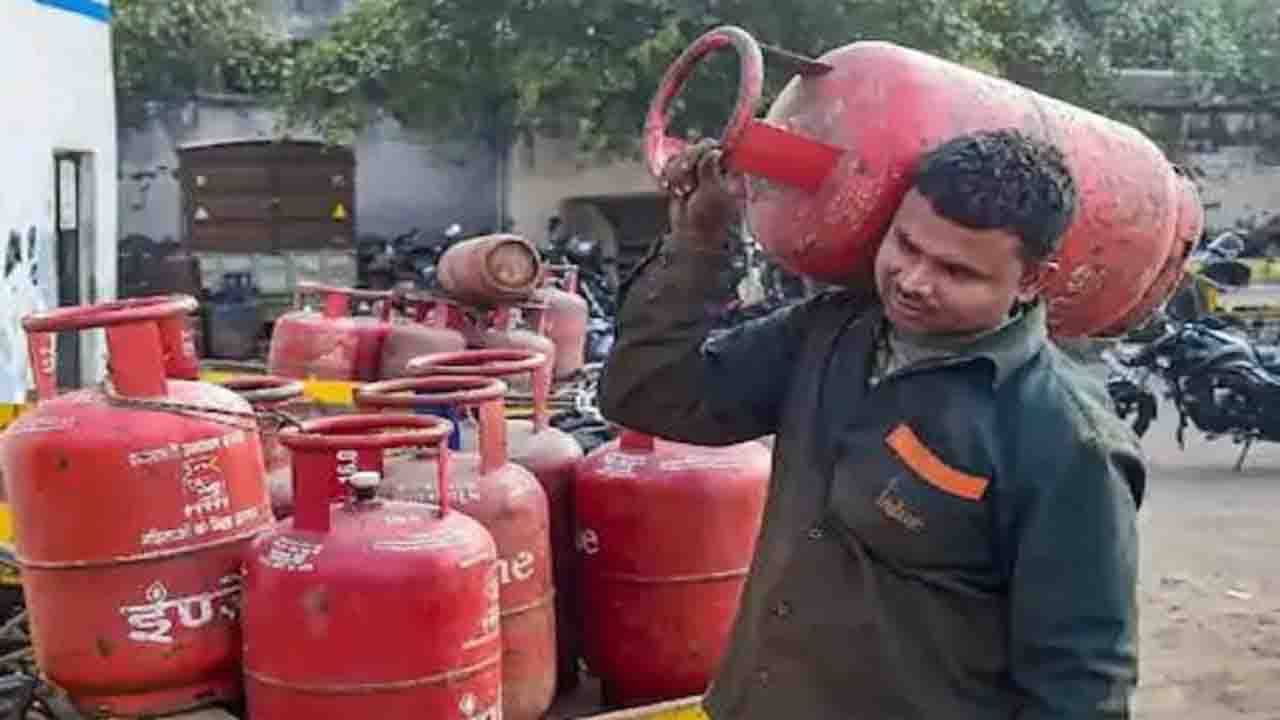LPG Subsidy: এলপিজি সিলিন্ডারে সাবসিডি চাই, তাহলে আজই ফটাফট করে ফেলুন এই কাজ