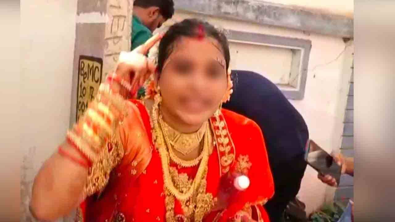 Bride stages Dharna: এত সহজে ছাড়ব না! বিয়ের মণ্ডপে এল না বর, মাকে নিয়ে পাত্রী সটান হাজির ছেলের বাড়ি