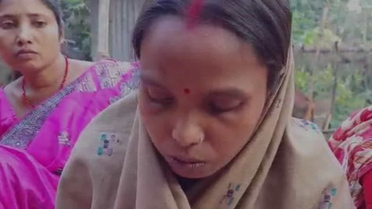 Child Death: চাই ১২০০ টাকা! দু'ঘণ্টা ধরে সদ্যোজাতকে কোলে চেপে রাখলেন বৃহন্নলা, ক্রমশ নেতিয়ে পড়ল ছোট্ট দেহটা... Child Death: চাই ১২০০ টাকা! দু'ঘণ্টা ধরে সদ্যোজাতকে কোলে চেপে রাখলেন বৃহন্নলা, ক্রমশ নেতিয়ে পড়ল ছোট্ট দেহটা...