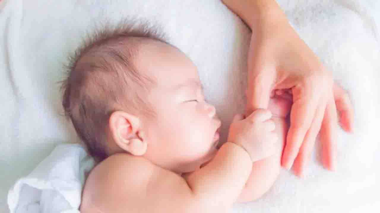 Child Care: নবজাতকের মাথার নীচে কেন ব্যবহার করা হয় সরষের বালিশ? জানুন এর উপকারিতাগুলি সম্পর্কে