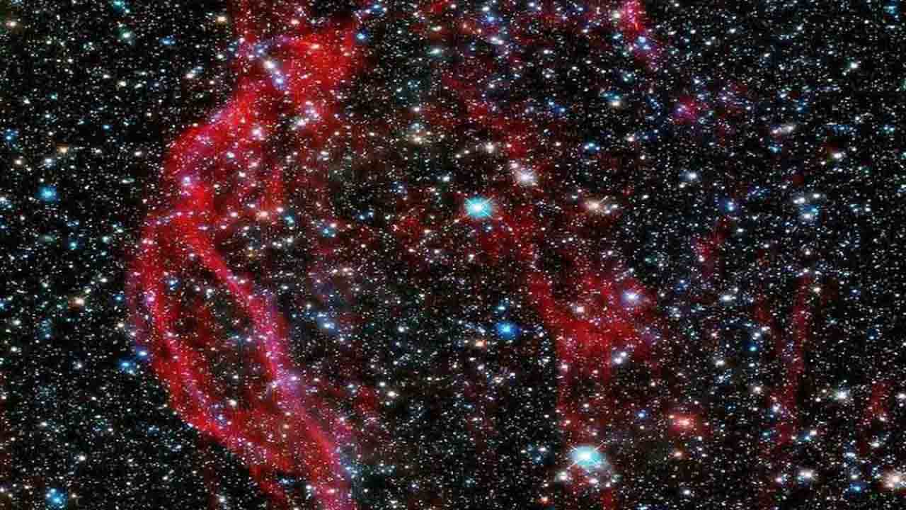 Cosmic Ribbon of Gas: নক্ষত্রের মৃত্যুতে সৃষ্টি হয়েছে 'কসমিক রিবন', অভূতপূর্ব ছবি ইনস্টাগ্রামে শেয়ার করেছে নাসা Cosmic Ribbon of Gas: নক্ষত্রের মৃত্যুতে সৃষ্টি হয়েছে 'কসমিক রিবন', অভূতপূর্ব ছবি ইনস্টাগ্রামে শেয়ার করেছে নাসা