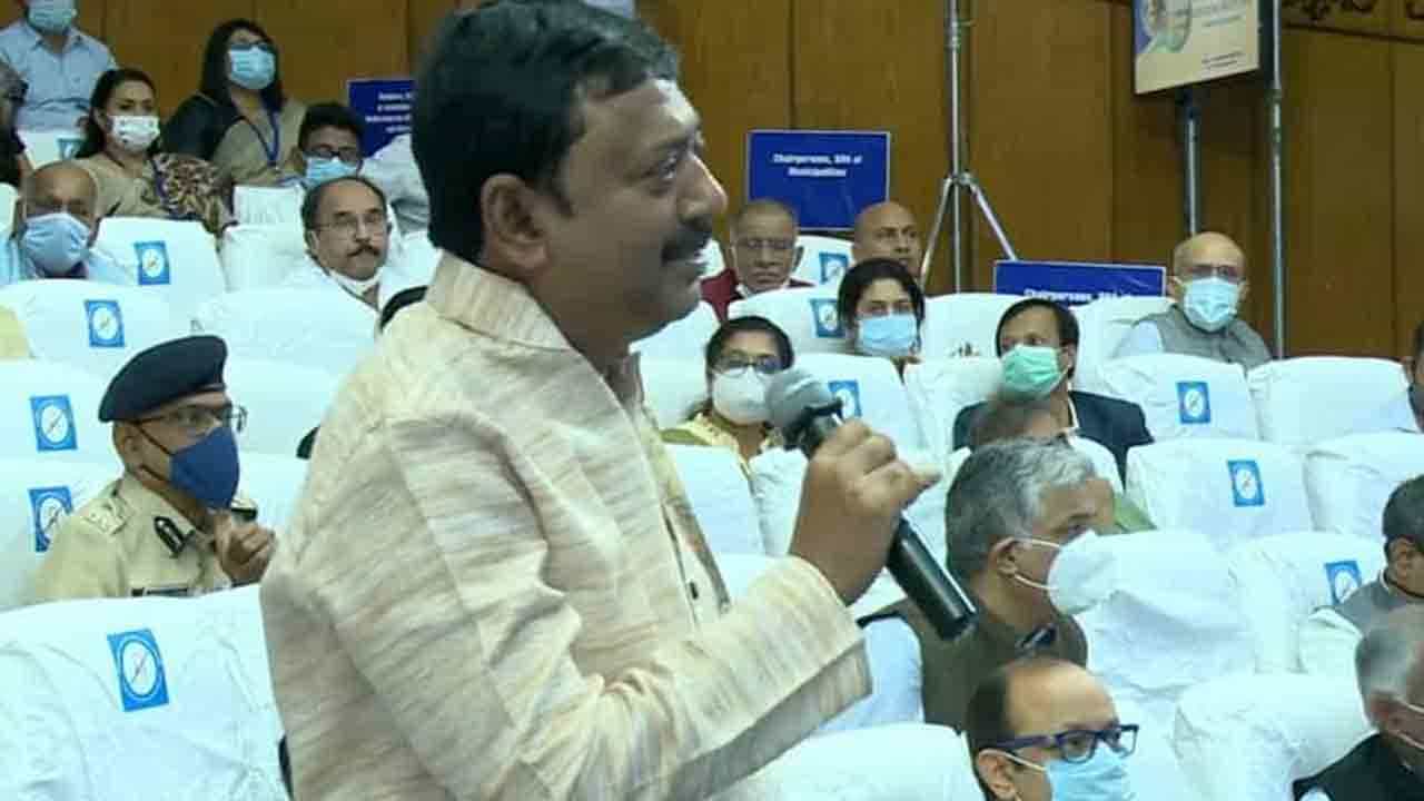 TMC MLA Partha Bhowmick: বিধানসভার দুই কমিটি থেকে পদত্যাগ তৃণমূল বিধায়ক পার্থ ভৌমিকের TMC MLA Partha Bhowmick: বিধানসভার দুই কমিটি থেকে পদত্যাগ তৃণমূল বিধায়ক পার্থ ভৌমিকের
