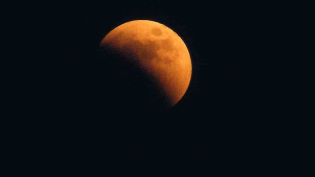 Partial Lunar Eclipse: বিগত ৫০০ বছরের সবচেয়ে বড় আংশিক খণ্ডগ্রাস চন্দ্রগ্রহণ ১৯ নভেম্বর, ভারতের কোথায় দেখা যাবে? Partial Lunar Eclipse: বিগত ৫০০ বছরের সবচেয়ে বড় আংশিক খণ্ডগ্রাস চন্দ্রগ্রহণ ১৯ নভেম্বর, ভারতের কোথায় দেখা যাবে?
