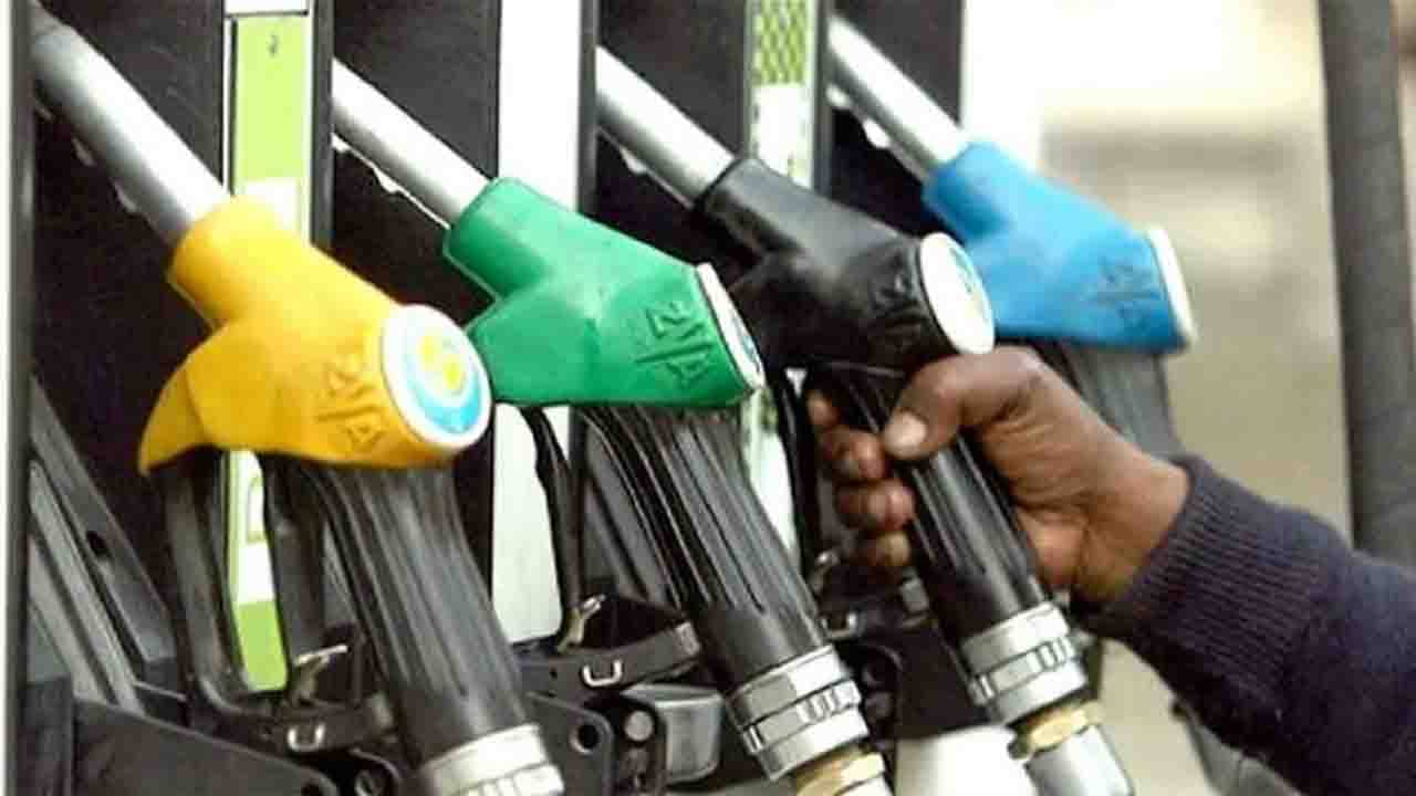 Petrol Price Today: কেন্দ্রীয় সরকারের মূল্যহ্রাসের পর জানুন আজকের পেট্রোল ডিজেলের দর