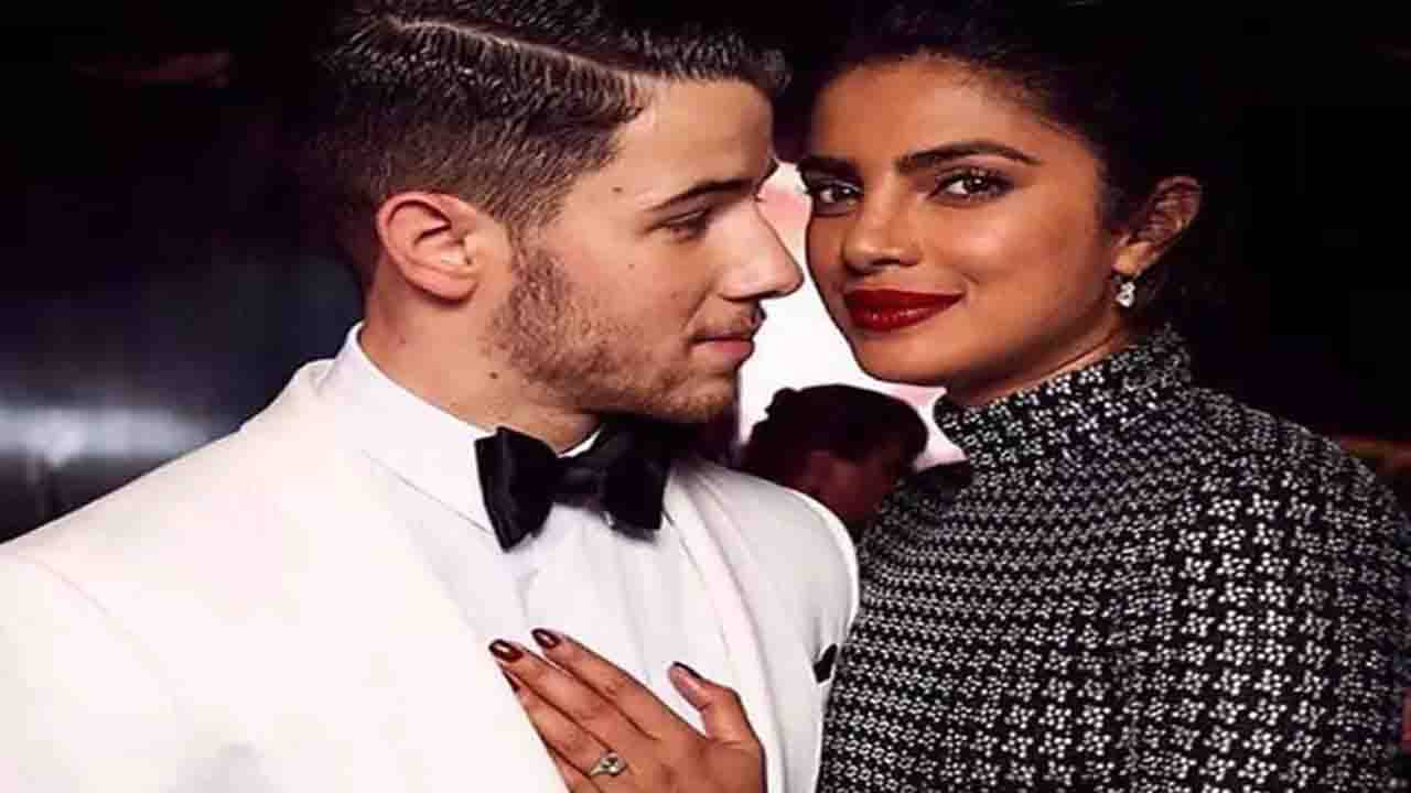 Priyanka-Nick: স্বামীর পদবী সরানো নিয়ে প্রশ্ন নেটিজ়েনদের! তারই মাঝে অনলাইন শোতে নিককে রোস্ট করলেন প্রিয়াঙ্কা