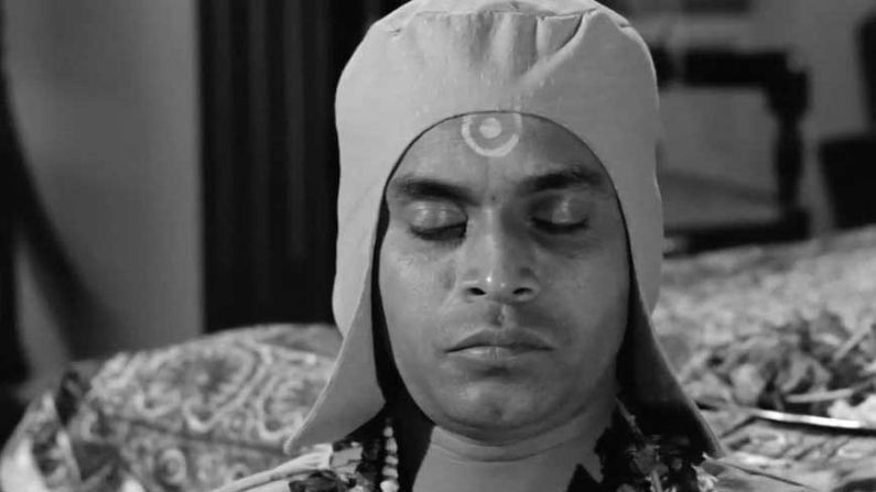 ১৯৫৯ সালে 'আহবান' এর মাধ্যমে চলচ্চিত্র জগতে প্রবেশ। তারপর নজর কাড়েন 'গল্প হলেও সত্যি' সিনেমায় ধনঞ্জয়ের চরিত্রের মধ্য দিয়ে। তারপর একের পর এক সিনেমায় কাজ করেছেন তিনি।