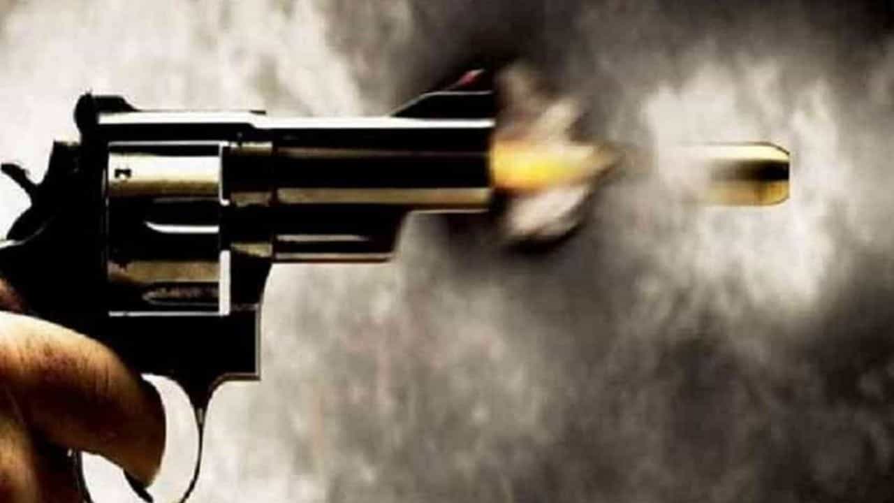 Shootout in Nadia: জাল দলিল বানিয়ে জমি 'দখল' প্রোমোটারের, প্রতিবাদে চলল গুলি! Shootout in Nadia: জাল দলিল বানিয়ে জমি 'দখল' প্রোমোটারের, প্রতিবাদে চলল গুলি!