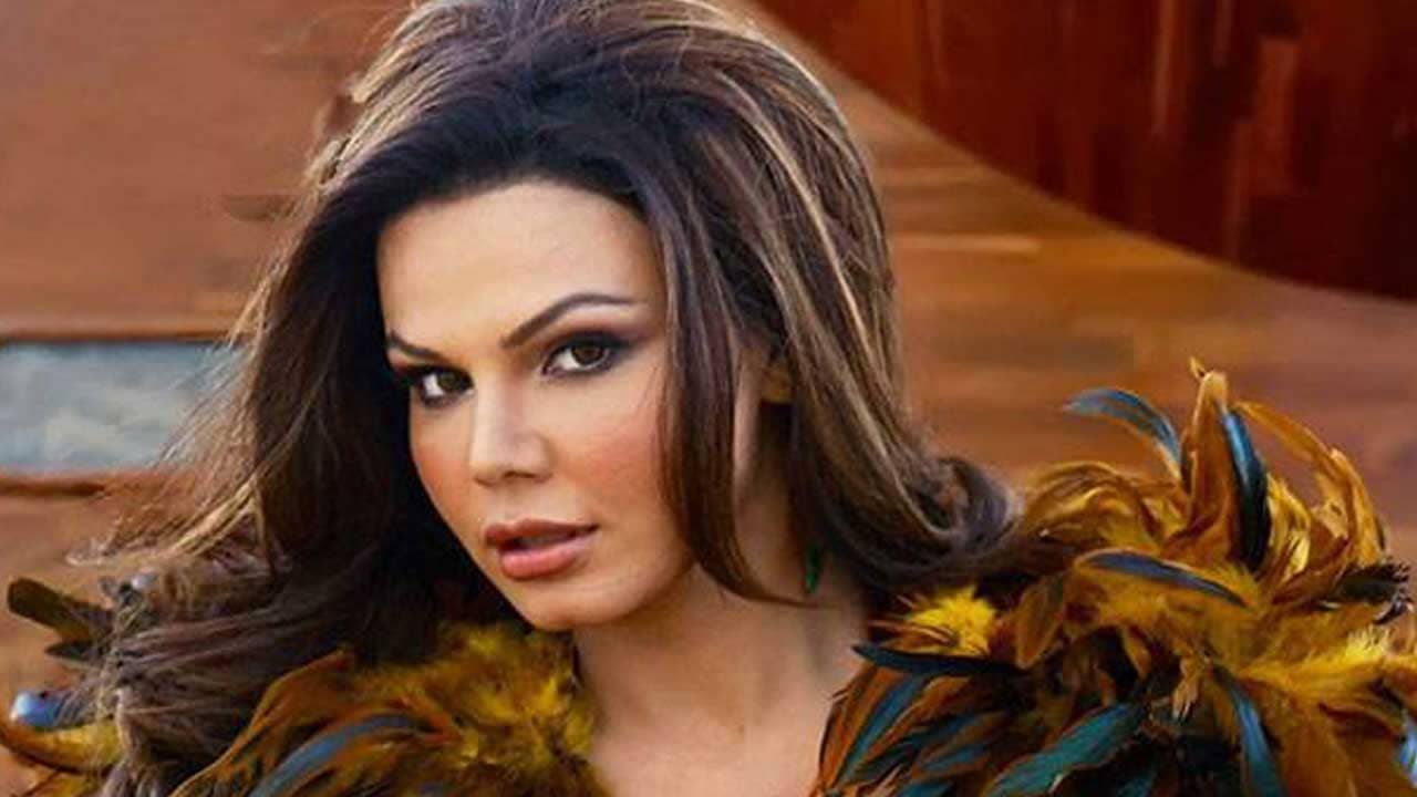 Kali puja 2021: কলকাতায় কালী পুজোর উদ্বোধনে এসে দর্শকের মনোরঞ্জন করলেন রাখি সাওন্ত