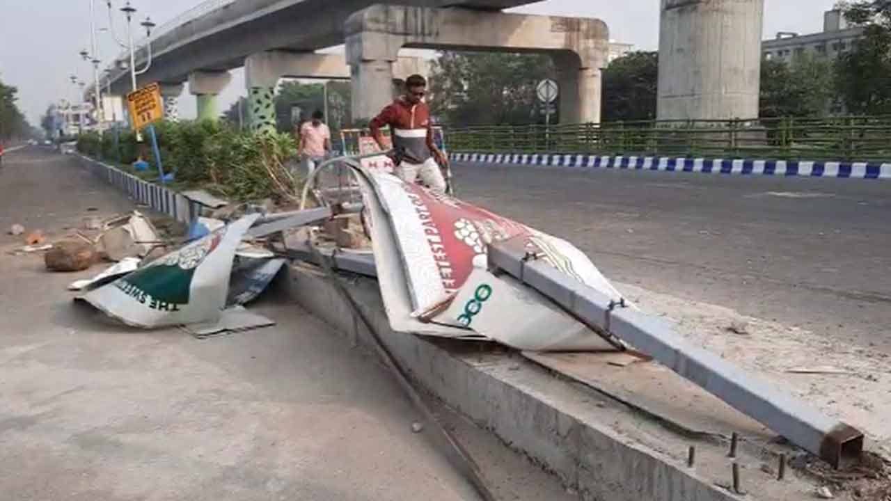 Newtown Accident: বাসস্ট্যান্ডে ধাক্কা গাড়ির! সাতসকালে মিষ্টি হাবের সামনে ভয়ঙ্কর ঘটনা